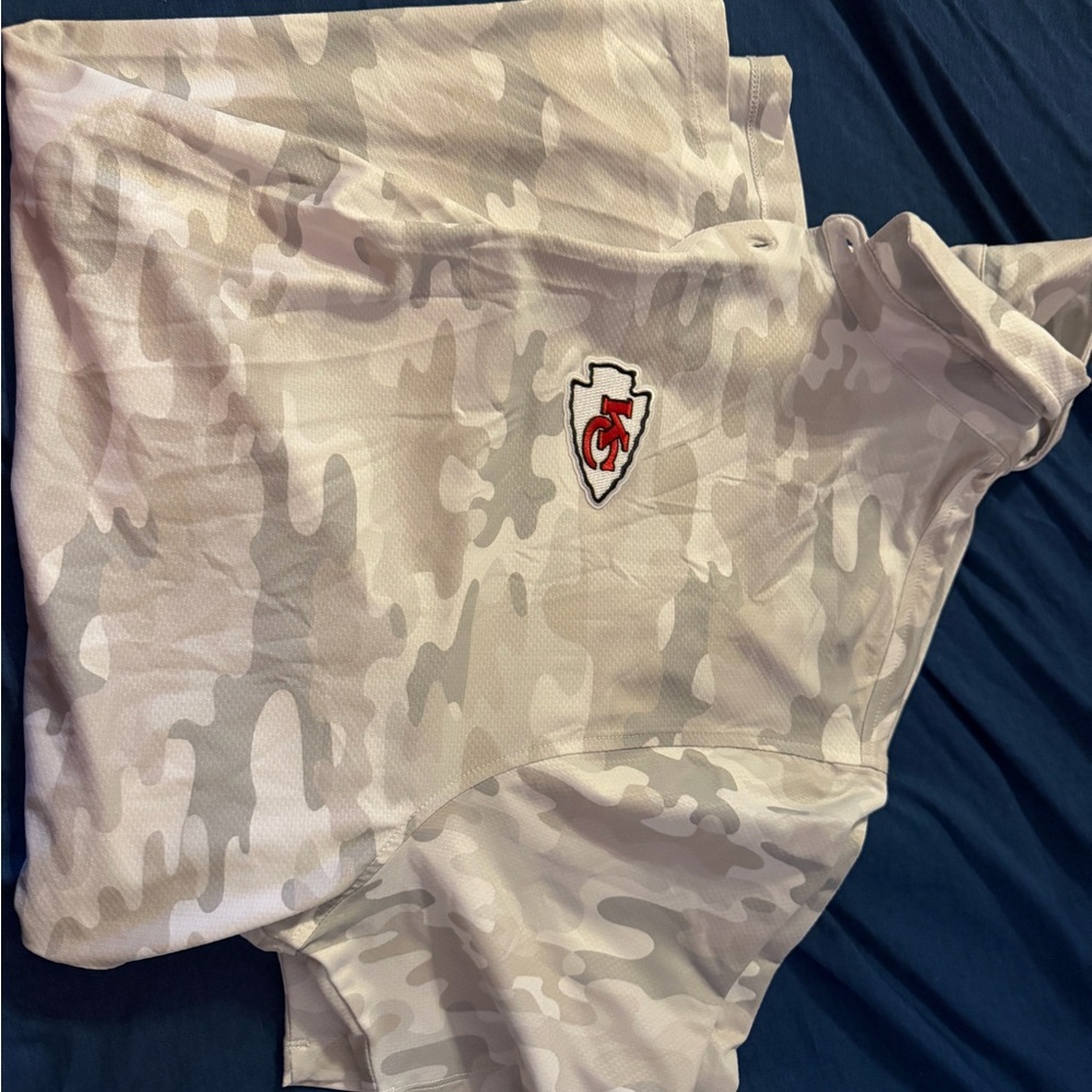 2 Kansas City Chief Polo shirt like new 2XL